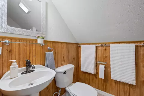 Bath - 660 Ellison St, Branson, MO 65616 photo 3 of 6