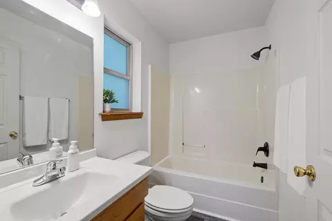 Bath - 660 Ellison St, Branson, MO 65616 photo 1 of 6