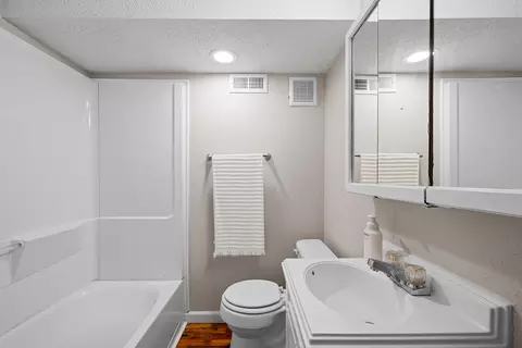 Bath - 660 Ellison St, Branson, MO 65616 photo 5 of 6