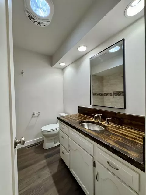 Bath - 3537 S Dollison Ave, Springfield, MO 65807 photo 3 of 4