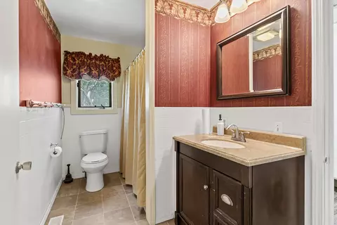 Bath - 1133 E 318th Rd, Flemington, MO 65650 photo 1 of 3
