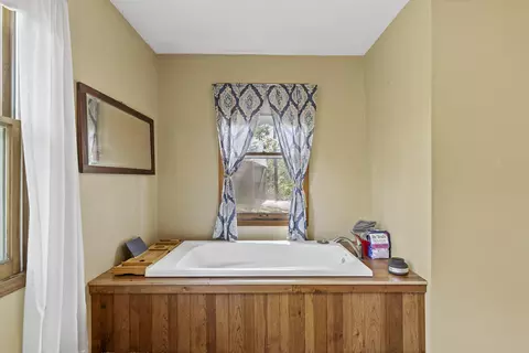 Bath - 1133 E 318th Rd, Flemington, MO 65650 photo 2 of 3