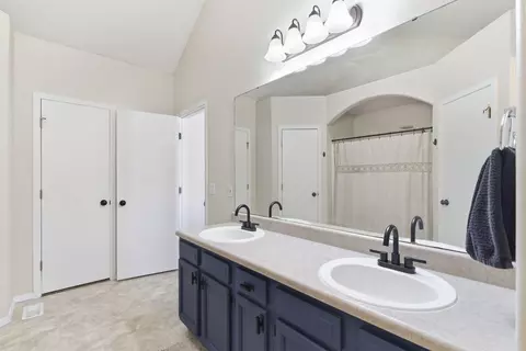 Bath - 915 Wesley Rd, Nixa, MO 65714 photo 1 of 3