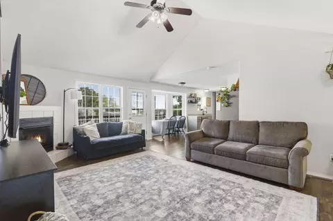 Living - 915 Wesley Rd, Nixa, MO 65714 photo 1 of 4