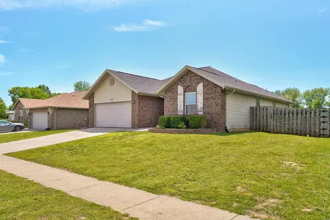 Exterior - 548 E Whitethorn Dr, Republic, MO 65738 photo 2 of 10