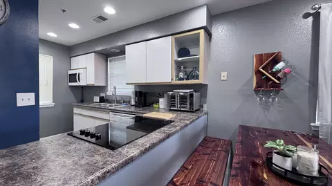 Kitchen - 515 Valley Vw #B101, Branson, MO 65616 photo 1 of 2