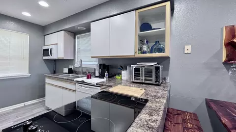Kitchen - 515 Valley Vw #B101, Branson, MO 65616 photo 2 of 2