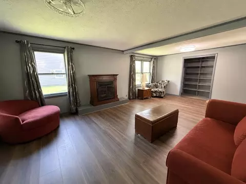 Living - 1126 E Crest Dr, Houston, MO 65483 photo 3 of 5