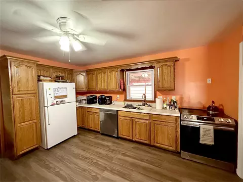 Kitchen - 1126 E Crest Dr, Houston, MO 65483 photo 2 of 3