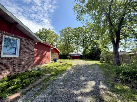 Exterior - 1126 E Crest Dr, Houston, MO 65483 photo 6 of 21