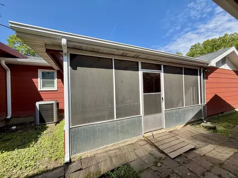 Exterior - 1126 E Crest Dr, Houston, MO 65483 photo 9 of 21