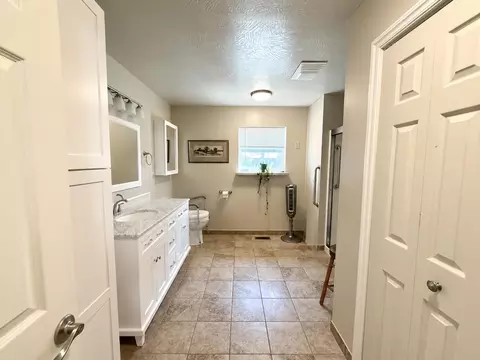 Bath - 1126 E Crest Dr, Houston, MO 65483 photo 3 of 4