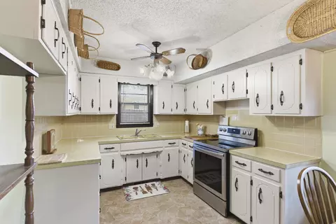 Kitchen - 3140 W Wick St, Springfield, MO 65810 photo 2 of 4