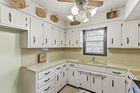 Kitchen - 3140 W Wick St, Springfield, MO 65810 photo 3 of 4
