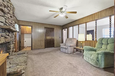 Living - 3140 W Wick St, Springfield, MO 65810 photo 4 of 4