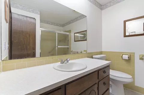 Bath - 3140 W Wick St, Springfield, MO 65810 photo 2 of 3