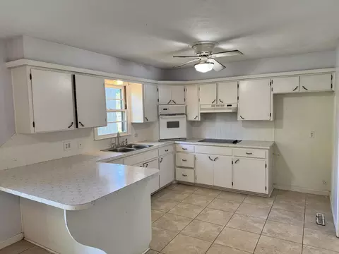 Kitchen - 1317 E Cambridge St, Springfield, MO 65804 photo 2 of 3