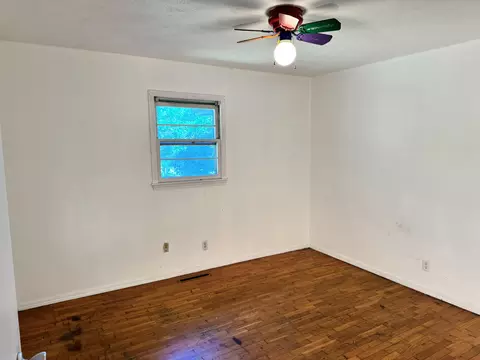 Bedroom - 1317 E Cambridge St, Springfield, MO 65804 photo 1 of 6
