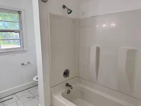 Bath - 1317 E Cambridge St, Springfield, MO 65804 photo 3 of 5