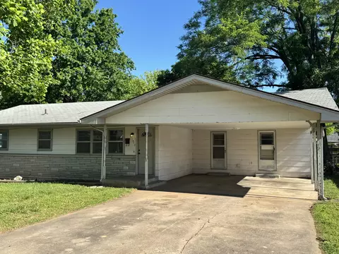 Exterior - 1317 E Cambridge St, Springfield, MO 65804 photo 4 of 8