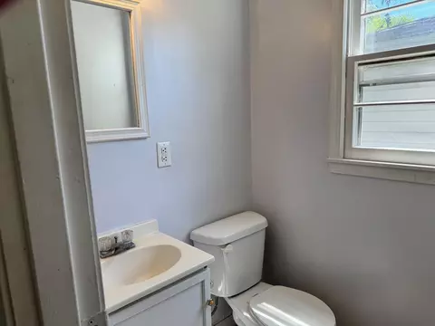 Bath - 1317 E Cambridge St, Springfield, MO 65804 photo 1 of 5