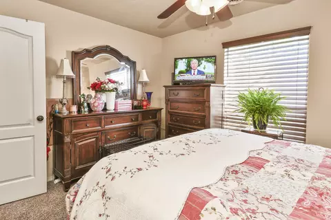 Bedroom - 150 The Bluffs 31-3, Branson, MO 65616 photo 4 of 4