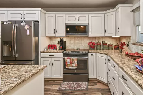 Kitchen - 150 The Bluffs 31-3, Branson, MO 65616 photo 4 of 9
