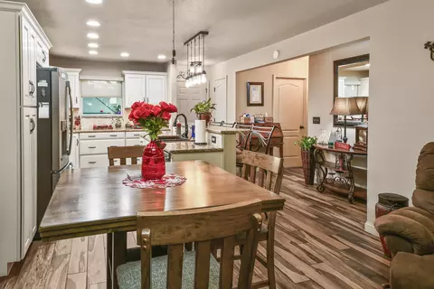 Dining - 150 The Bluffs 31-3, Branson, MO 65616 photo 1 of 2