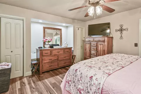 Bedroom - 150 The Bluffs 31-3, Branson, MO 65616 photo 2 of 4