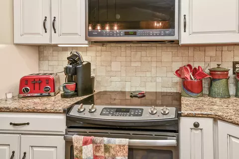 Kitchen - 150 The Bluffs 31-3, Branson, MO 65616 photo 8 of 9