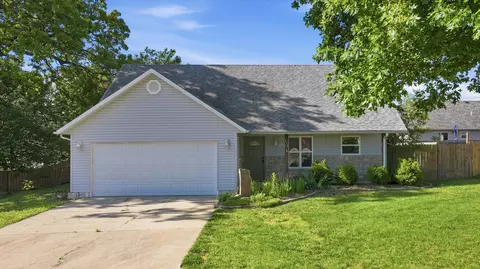 130 Hemlock Ct, Hollister, MO 65672