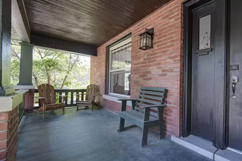 Exterior - 627 S Market Ave, Springfield, MO 65806 photo 5 of 10