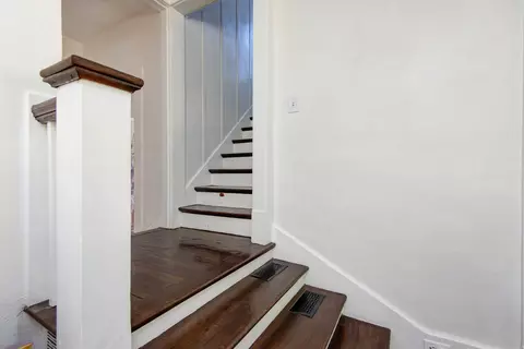 Entry Way - 627 S Market Ave, Springfield, MO 65806 photo 4 of 7