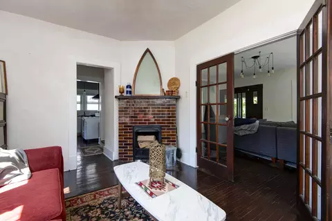 Entry Way - 627 S Market Ave, Springfield, MO 65806 photo 3 of 7