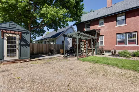Exterior - 627 S Market Ave, Springfield, MO 65806 photo 7 of 10