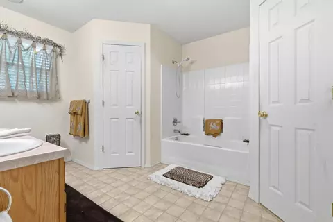 Bath - 702 Wilshire Dr, Branson, MO 65616 photo 1 of 4