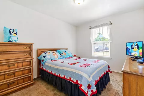 Bedroom - 702 Wilshire Dr, Branson, MO 65616 photo 3 of 8