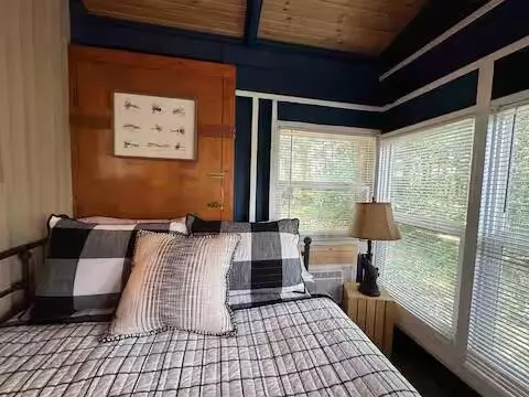 Bedroom - 23188 Farm Road 1245, Shell Knob, MO 65747 photo 2 of 5
