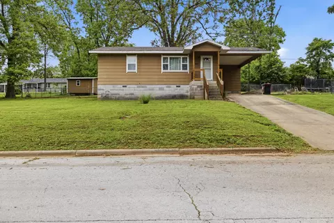 1417 Oakhill Dr, Cassville, MO 65625