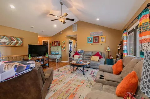 Living - 660 Big Bear Ct, Marshfield, MO 65706 photo 2 of 3