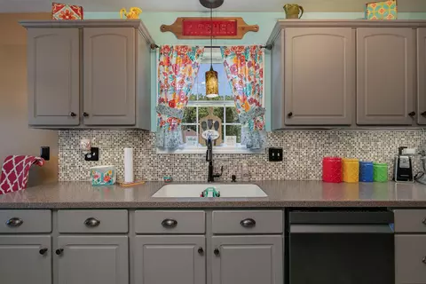 Kitchen - 660 Big Bear Ct, Marshfield, MO 65706 photo 2 of 4