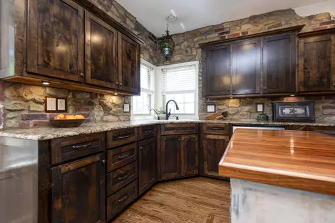 Kitchen - 128 Green Oaks Dr, Ozark, MO 65721 photo 4 of 5