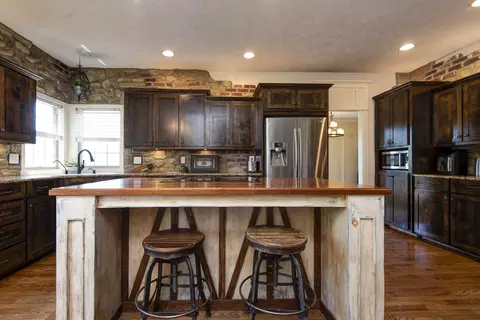 Kitchen - 128 Green Oaks Dr, Ozark, MO 65721 photo 2 of 5