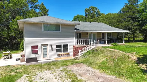 403 Bright Star Ln, Seymour, MO 65746