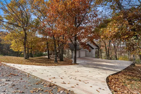 94 Irish Hills Blvd, Kimberling City, MO 65686