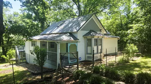 506 S Carr St, Galena, MO 65656