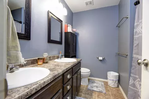 Bath - 3808 N Spring Brooke Ave, Springfield, MO 65803 photo 1 of 2