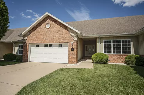 1376 N Sandy Creek Cir #3, Nixa, MO 65714