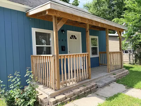 141 E Daugherty St, Carterville, MO 64835