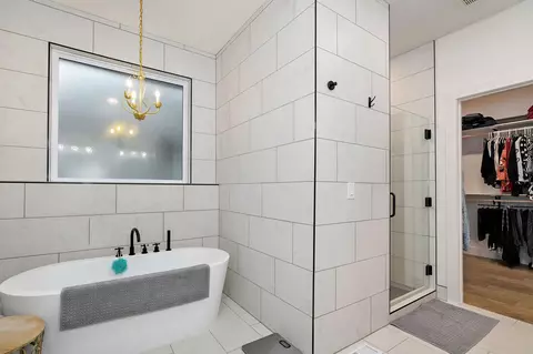 Bath - 1734 N Marlowe Ave, Springfield, MO 65802 photo 4 of 6